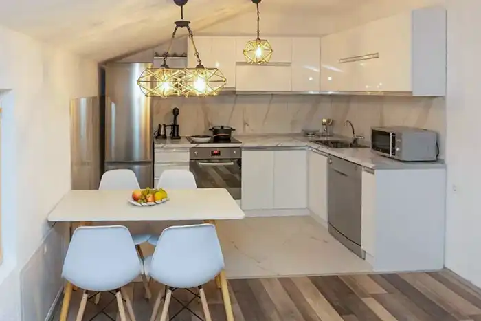 Cozy Modern Apartment thumbnail 3