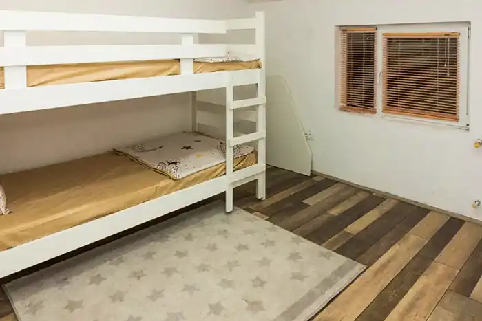 Cozy Modern Apartment thumbnail 4